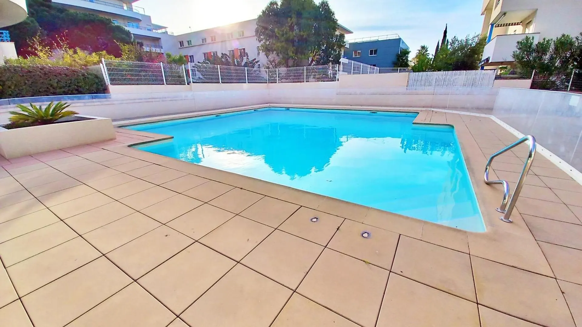 500M De La Mer- 4Pers-Piscine-Parking-Wifi- Clim Frejus 0*,  France